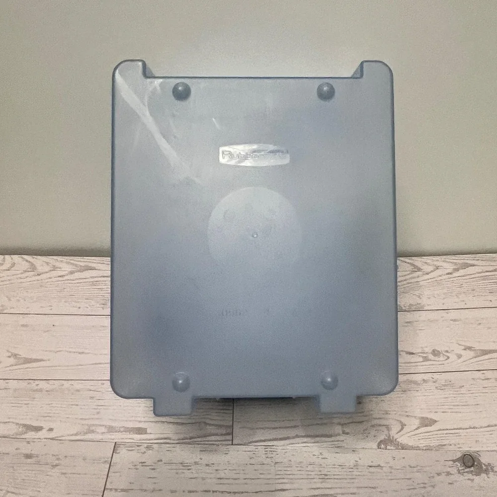 Rubbermaid Keepers Latch Box Blue Storage Container 3.7 Quart 9.5x7.5 in Clear